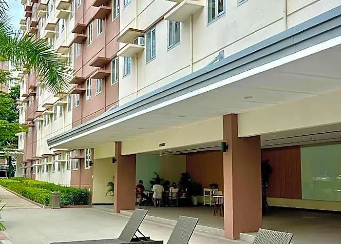 Glades Hotel